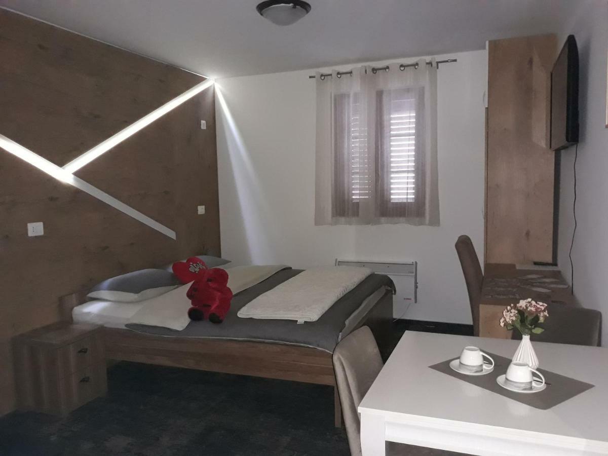 Hotel Tilia à Cetinje Extérieur photo